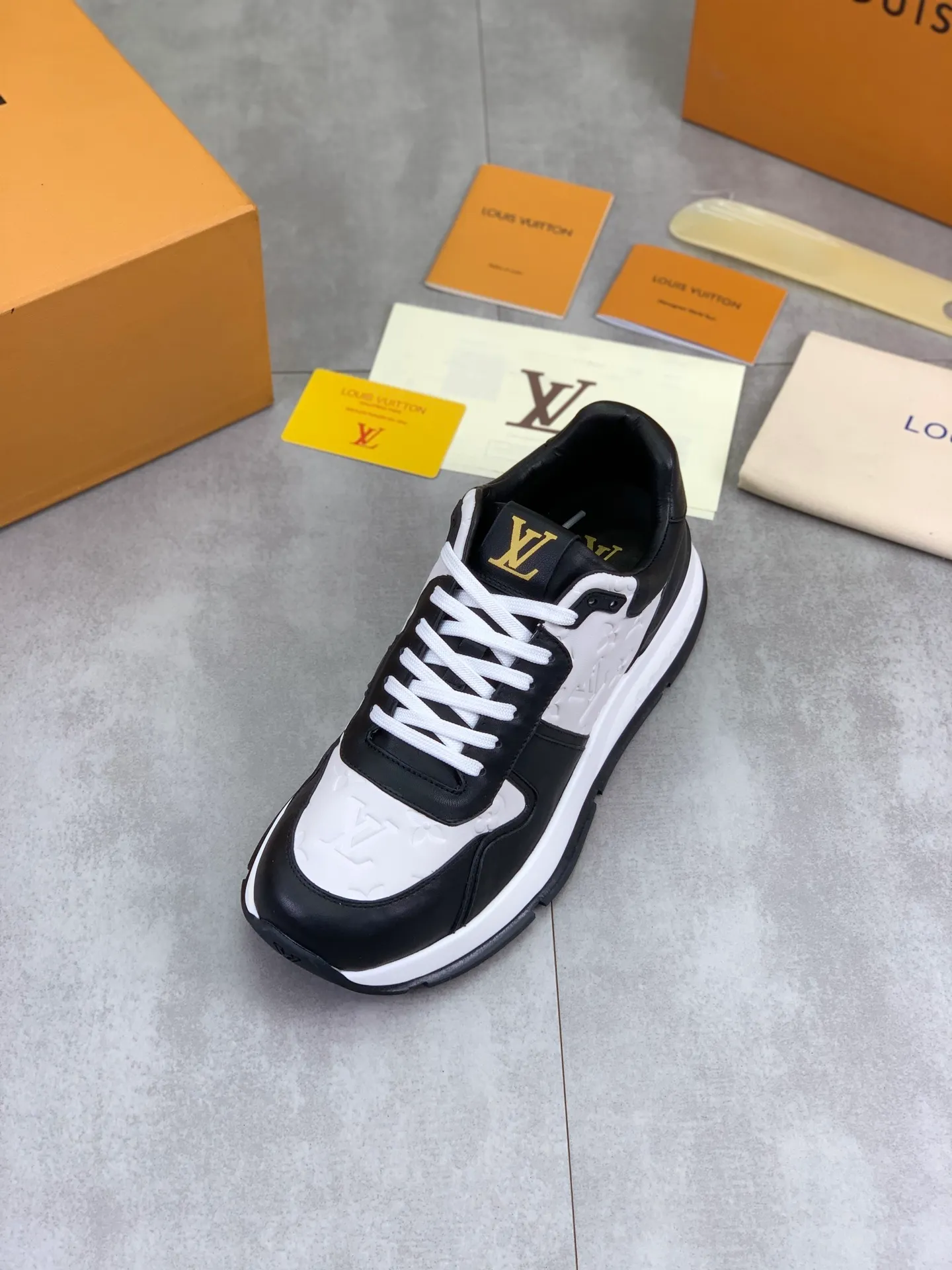 Factory price P820 💶 Top version [LOUIS VUITTON] counter series (original order) new style 🍀LV Louis Vuitton - top version LV classic high-top trendy shoes! Made of imported original craft calfskin, original breathable lining, and original wear-resistant, lightweight, high-end TPU outsole! High quality products! 3️⃣ colors available, size: men’s 39-44 (38 45 customized)
